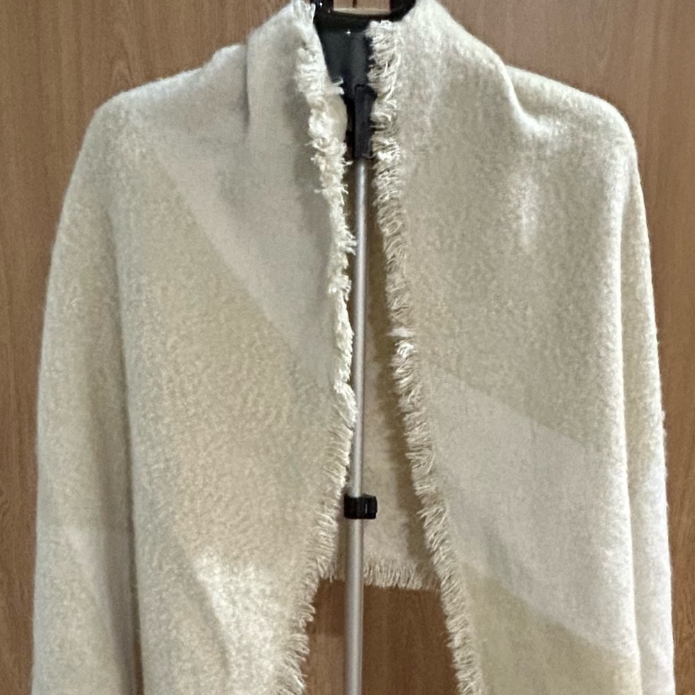 Eddie Bauer Esla Blanket Scarf, White And Cream asymmetrical, OS